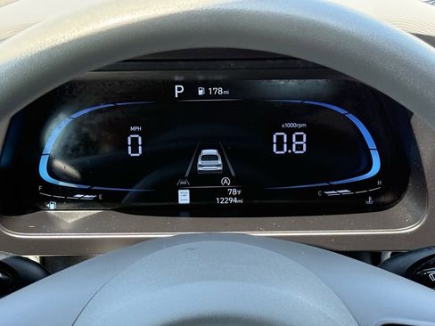 Used 2024 Hyundai Elantra SE image 23