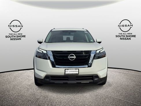 Used 2025 Nissan Pathfinder SV AWD/4WD image 2