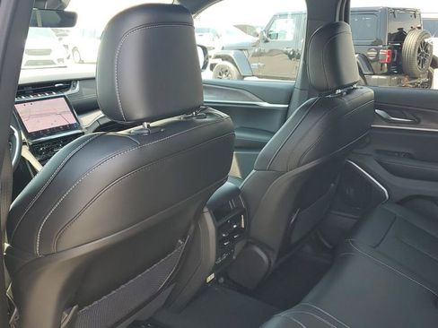 New 2025 Jeep Grand Cherokee Limited w/ Black Appearance Package image 15