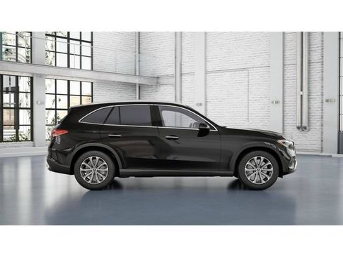 Used 2026 Mercedes-Benz GLC 300 4MATIC image 2