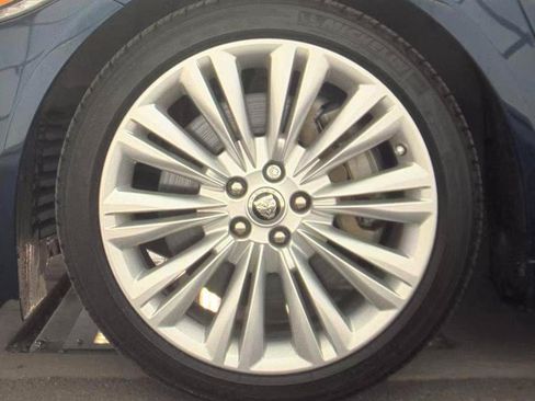 Used 2012 Jaguar XF Portfolio RWD image 9