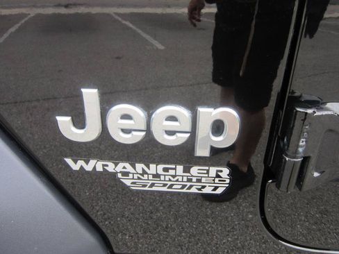 Used 2018 Jeep Wrangler Unlimited Sport AWD/4WD image 32