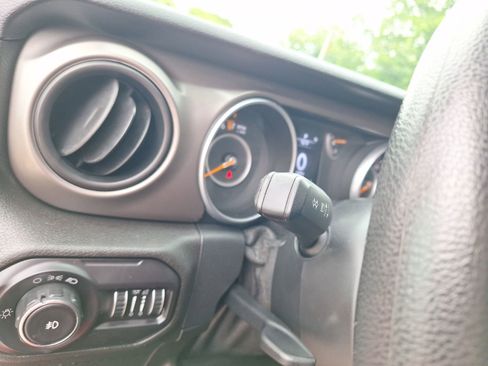 Used 2018 Jeep Wrangler Unlimited Sport AWD/4WD image 19