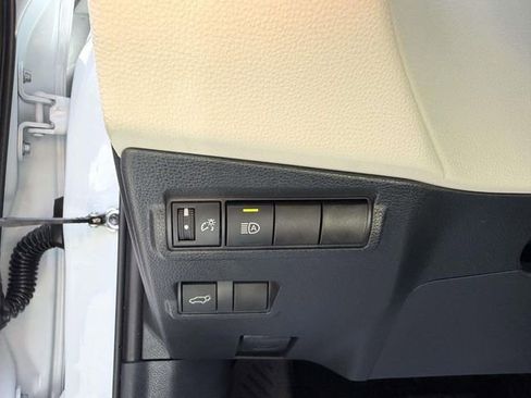 Used 2023 Toyota Corolla Cross XLE w/ Convenience Package AWD/4WD image 21