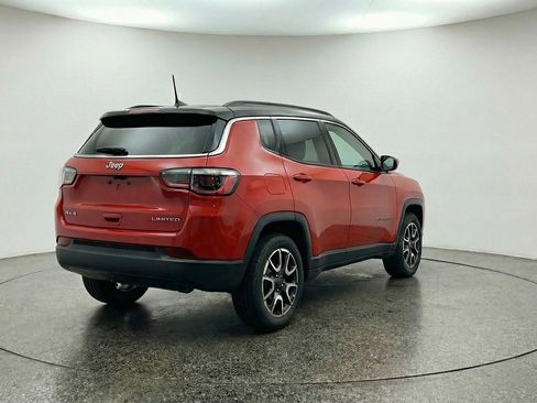 Used 2025 Jeep Compass Trailhawk image 9