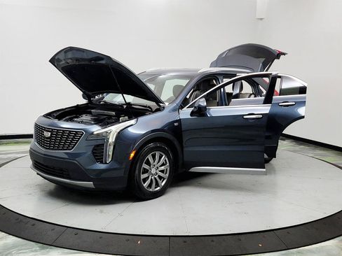 Used 2019 Cadillac XT4 Premium Luxury w/ Cold Weather Package FWD image 9