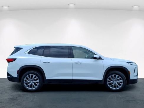 Used 2025 Buick Enclave Preferred AWD/4WD image 7