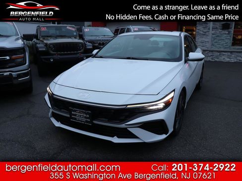 Used 2025 Hyundai Elantra SEL FWD image 1