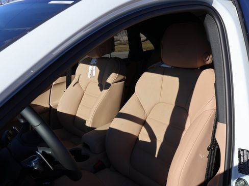 New 2026 Porsche Macan image 5