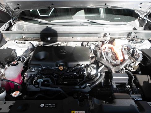 Used 2023 Toyota RAV4 SE image 32