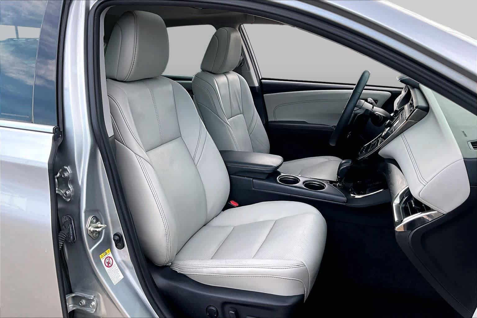 Used 2016 Toyota Avalon Limited w/ Toyota Safety Sense Package FWD image 9