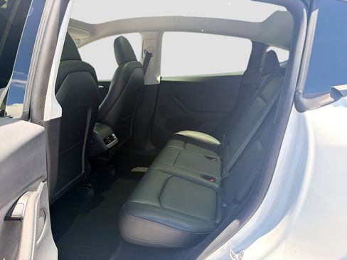 Used 2025 Tesla Model Y Long Range AWD/4WD image 21