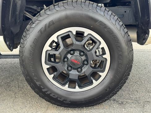 Used 2024 Toyota Tacoma TRD Off-Road image 32