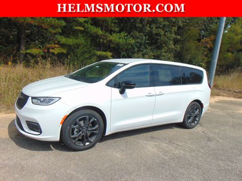 New 2026 Chrysler Pacifica Select image 3