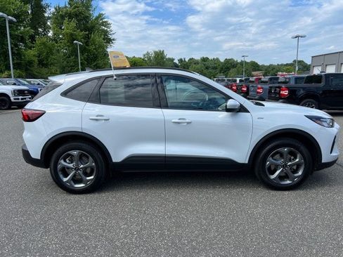 Certified 2025 Ford Escape ST-Line Select AWD/4WD image 8