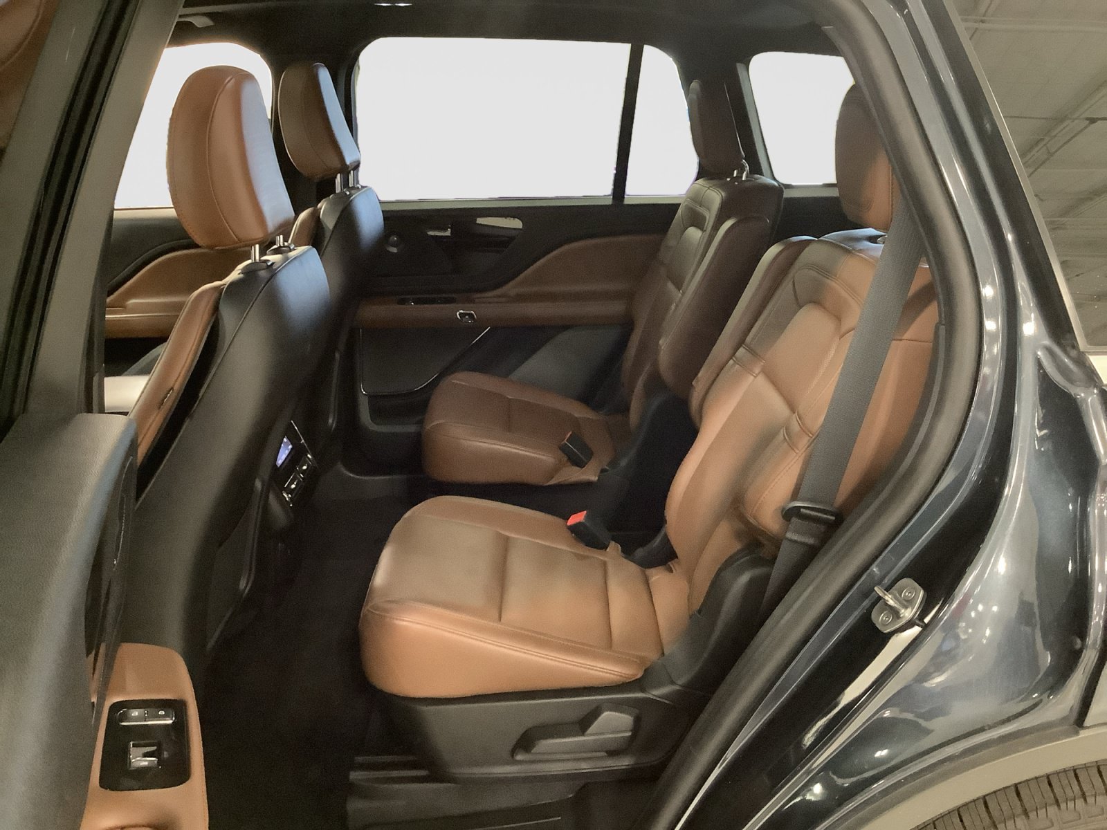 Used 2022 Lincoln Aviator Reserve w/ Equipment Group 201A RWD image 15