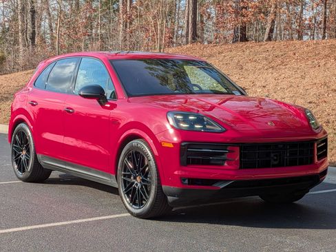 Certified 2025 Porsche Cayenne GTS AWD/4WD image 9