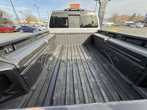 Used 2019 Nissan Titan PRO-4X w/ Pro-4x Convenience Package AWD/4WD image 18