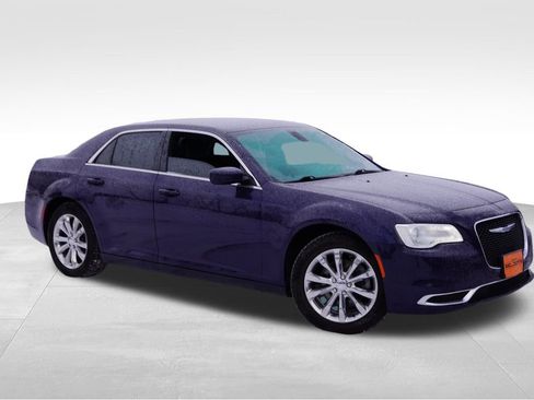 Certified 2017 Chrysler 300 Limited image 2