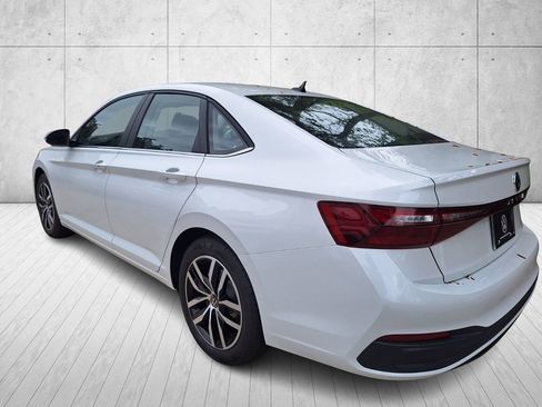 New 2026 Volkswagen Jetta SE image 3