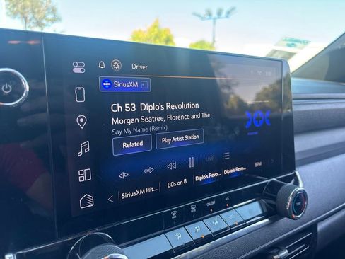 Used 2024 Chevrolet Colorado W/T w/ Technology Package RWD image 15