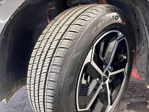 Used 2023 Kia Niro SX image 33