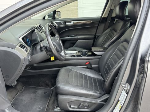 Used 2014 Ford Fusion SE w/ Equipment Group 202A image 14