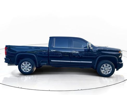 Used 2024 Chevrolet Silverado 2500 High Country w/ High Country Premium Package AWD/4WD image 4
