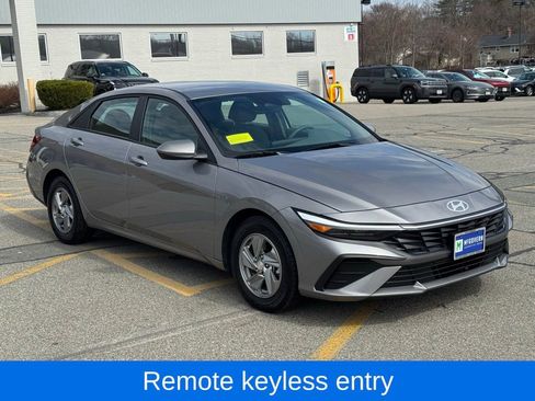 Certified 2024 Hyundai Elantra SE FWD image 8