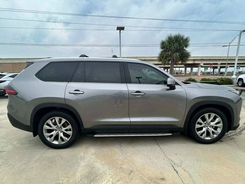 Used 2025 Toyota Grand Highlander Base image 4