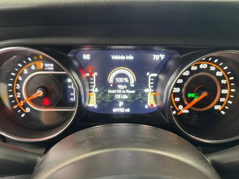 Used 2021 Jeep Wrangler Unlimited Sahara w/ Uconnect 4C Nav & Sound Group AWD/4WD image 2