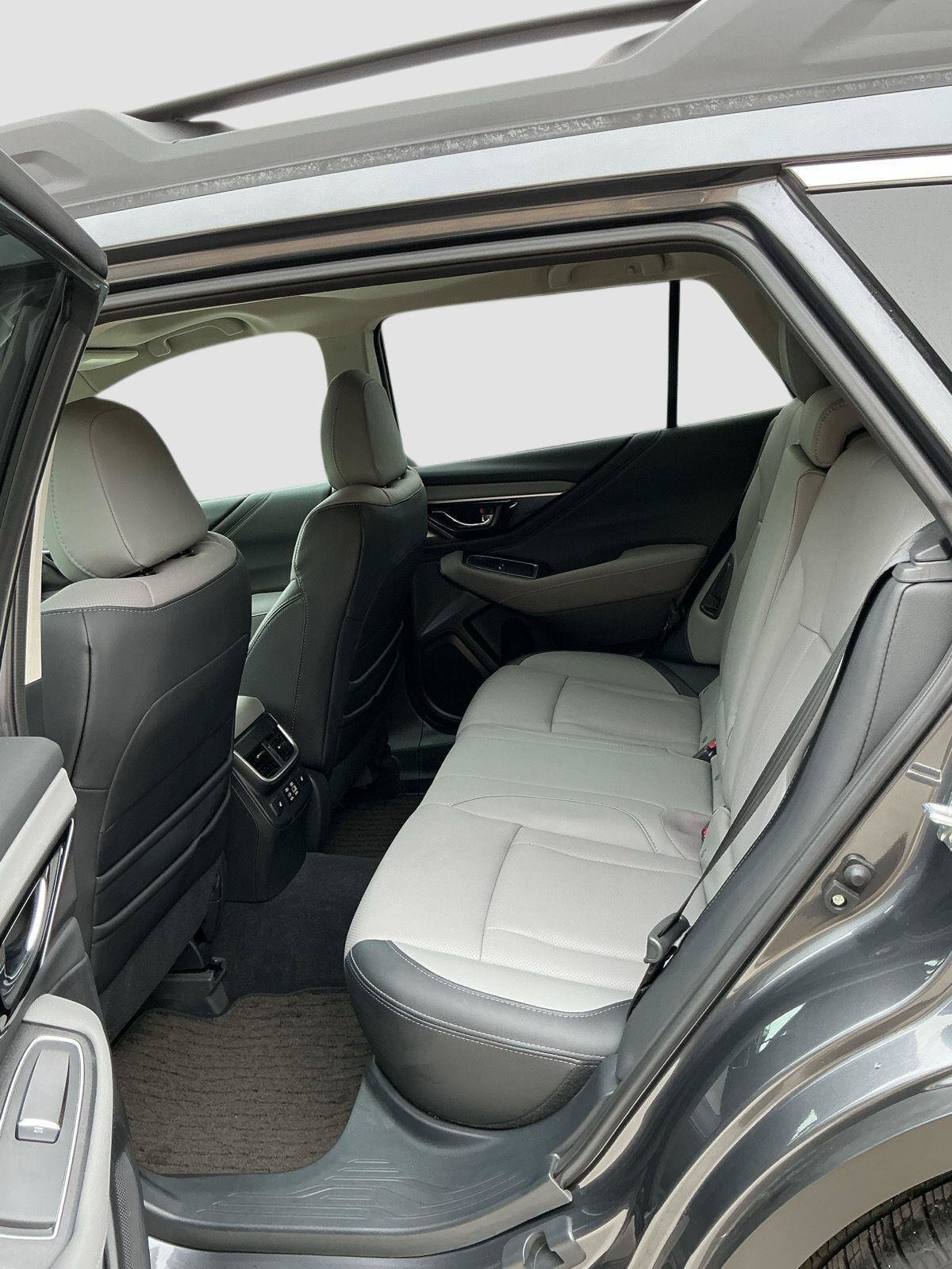 Used 2025 Subaru Outback Limited AWD/4WD image 18
