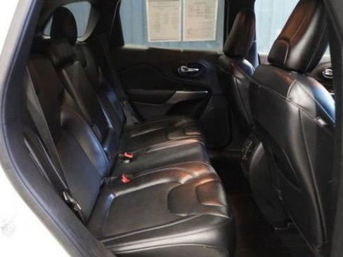 Used 2021 Jeep Cherokee Latitude Plus AWD/4WD image 15