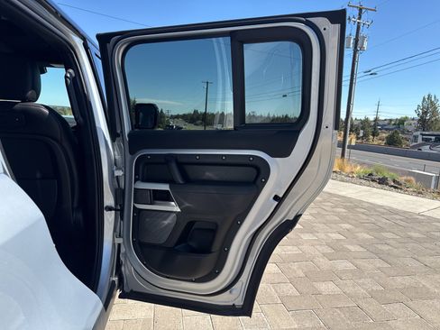 Used 2021 Land Rover Defender 110 S image 13