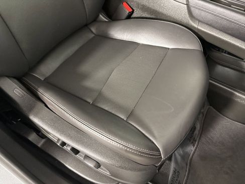 Used 2025 Cadillac XT5 Premium Luxury image 30