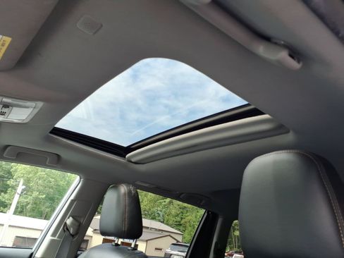 Used 2019 Toyota Highlander XLE AWD/4WD image 9