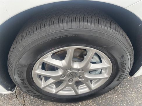 Used 2024 Chrysler Pacifica Touring-L image 17