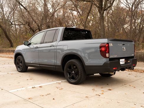Certified 2022 Honda Ridgeline Black Edition image 7