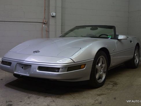 Used 1996 Chevrolet Corvette Convertible RWD image 2