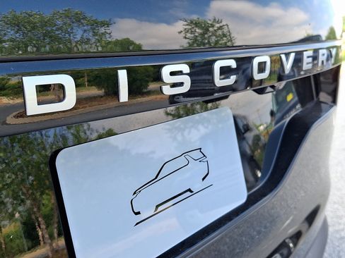 New 2025 Land Rover Discovery S image 24