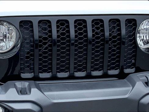 Used 2023 Jeep Gladiator Sport AWD/4WD image 29