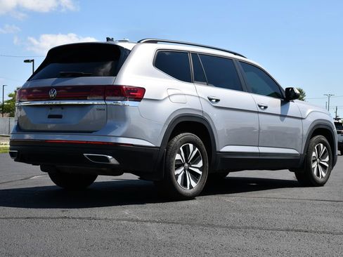 Used 2025 Volkswagen Atlas SE AWD/4WD image 7