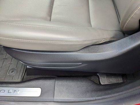 Used 2025 Lincoln Corsair AWD w/ Equipment Group 101A image 22
