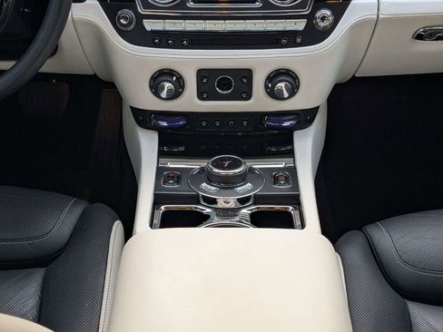 Used 2017 Rolls-Royce Ghost image 22