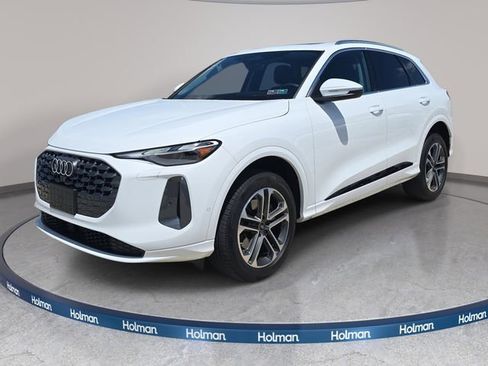 Used 2025 Audi Q5 Premium w/ Convenience Package AWD/4WD image 1