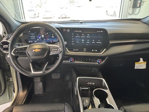 Used 2025 Chevrolet Equinox LT w/ Convenience Package II AWD/4WD image 9