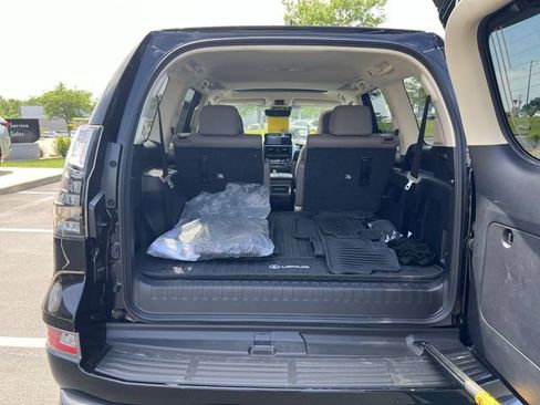 Used 2023 Lexus GX 460 Premium w/ Accessory Package AWD/4WD image 23