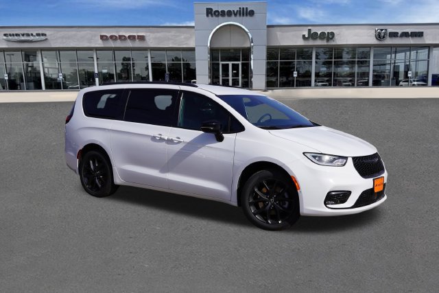 New 2026 Chrysler Pacifica Select w/ S Appearance Package AWD/4WD image 2