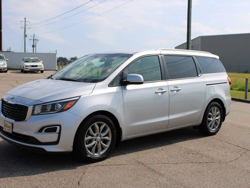 Used 2019 Kia Sedona EX FWD image 2