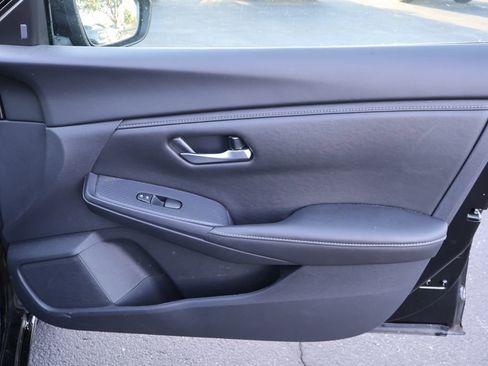 Used 2025 Nissan Sentra SV FWD image 16